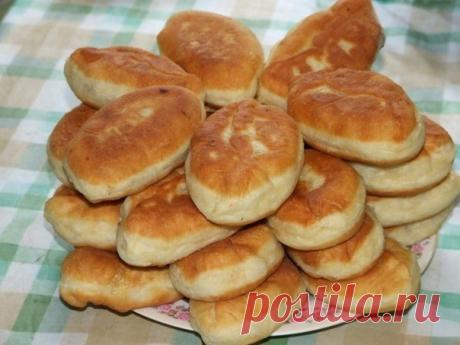 Быстрые пирожки на кефире - готовятся моментально 

Когда семейство настоятельно требует пирожков, а времени возиться с дрожжевым тестом нет, выручит вот этот простой рецепт. Начинка в пирожках может быть любая, в нашем варианте – это зеленый лук с яйцом. 

Ингредиенты для теста: стакан кефира, примерно четыре стакана муки, 2 яйца, 2 столовых ложки растительного масла, чайная ложка соды, две чайных ложки сахара, чайная ложка соли. 
Показать полностью…