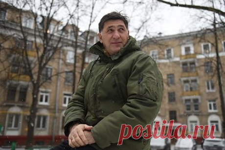 Стало известно о последнем недоснятом фильме с Пускепалисом. Незадолго до смерти актер, режиссер театра и кино Сергей Пускепалис начал съемки в новом фильме о Великой Отечественной войне. Об этом в разговоре с «Лентой.ру» рассказал актер, режиссер и продюсер Игорь Угольников. Он поделился воспоминаниями о последней встрече с погибшим в автомобильной аварии артистом.