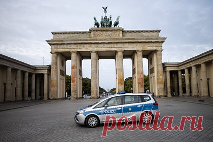В Германии начался протест против поддержки Украины. В Берлине в День германского единства проходит протест против поддержки Украины. Протестная акция инициирована близким к оппозиционной правой партии «Альтернатива для Германии» (АдГ) движением Querdenker. Демонстранты выступают против поставок оружия Киеву, за отставку правительства и досрочные выборы.