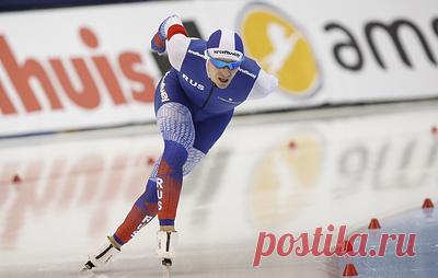 Российский конькобежец Захаров стал третьим в масс-старте на этапе Кубка мира в США. Победу одержал бельгиец Барт Свингс