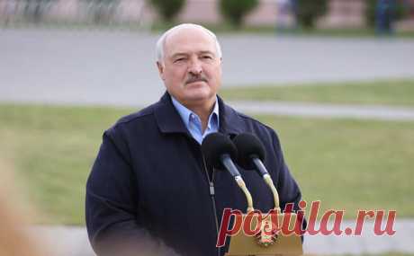 Лукашенко назвал актуальными идеалы Октябрьской революции. Президент Белоруссии Александр Лукашенко поздравил граждан страны с Днем Октябрьской революции.
