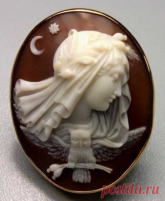 The Allegory of the Night_The Goddess Selene is here portrayed with all of her symbols, as the owl holding poppies in its pawns, and poppies in her hair. Moon and star are other two attributes of Selene.