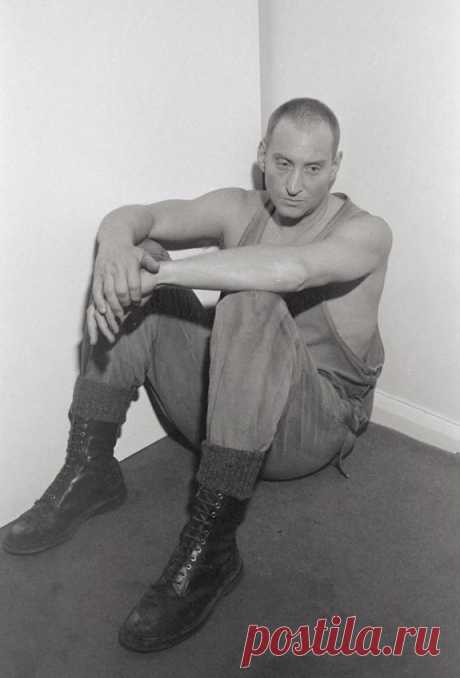 Чарльз Дэнс