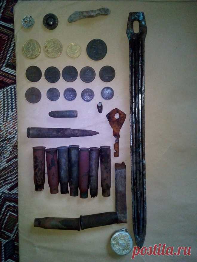 2 недели как я стал копателем и начинаю понимать что воевали везде, где не копни- везде гильзочки, пули и всяческая военная шмурдина. 
Сегодняшний коп - вот такая рассыпушка мне попалась из двушек и однушек Почистил их слегка