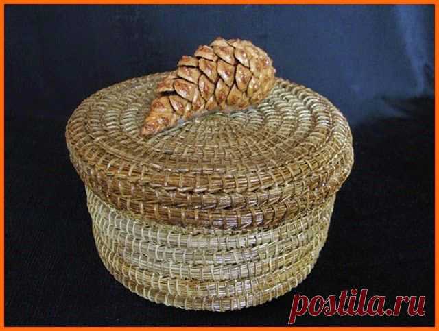 Круглая шкатулка для украшений из сосновой иглы