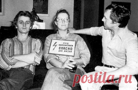 Одной из лучших фотографий молодого Михаила Барышникова - фотография, где он снят с Мариной Влади и Владимиром Высоцким в своей нью-йоркской квартире. Поражает его неподвижное, почти застывшее лицо. Фотографировал их Леонид Лубяницкий, их общий друг.