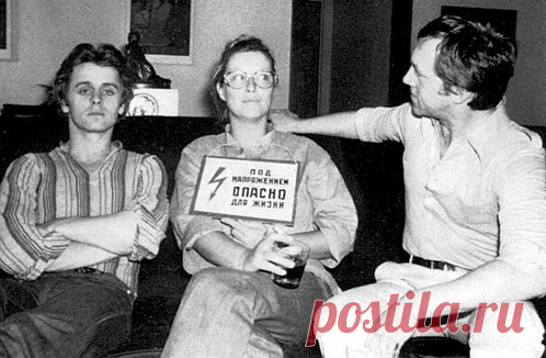 Одной из лучших фотографий молодого Михаила Барышникова - фотография, где он снят с Мариной Влади и Владимиром Высоцким в своей нью-йоркской квартире. Поражает его неподвижное, почти застывшее лицо. Фотографировал их Леонид Лубяницкий, их общий друг.