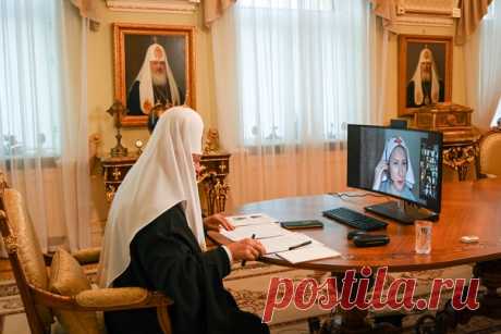 «Хотел бы сердечно поблагодарить всех тех, кто сегодня работает в «красных зонах», действительно с риском положить душу свою за други своя, - сказал Предстоятель, - Самой высокой оценки заслуживают верные чада Церкви нашей — те, кто сегодня на передней линии фронта борьбы с пандемией осуществляют свое христианское служение милосердия.
Показать полностью...