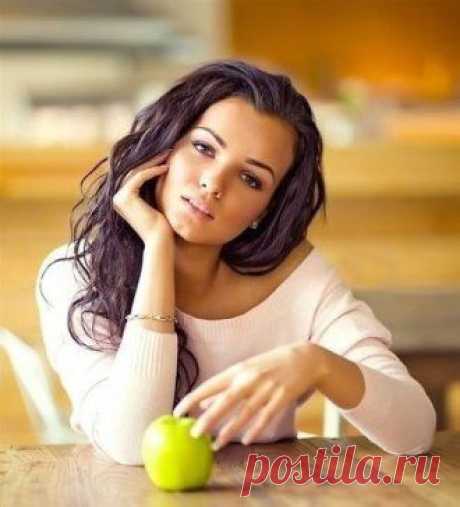 Я живу, как могу… Никому не мешаю… за ошибки свои — лишь себя осуждаю… Да и то — не всегда, и не очень глобально… Невозможно прожить свою жизнь идеально!!… Невозможно: не плакать, не лгать, не ругаться, невозможно всегда и для всех улыбаться… Можно просто принять, что даётся судьбою… НО ВСЕГДА И ВО ВСЁМ ОСТАВАТЬСЯ СОБОЮ!

▼ Оставляй комментарии  |  Жми ПОДЕЛИТЬСЯ, чтобы сохранить себе