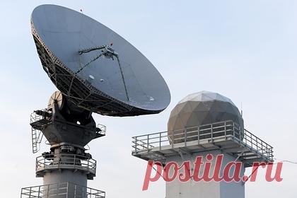 Стало известно о планах США по строительству базы слежения за Россией в космосе. Власти США планируют построить специальную разведывательную базу, чтобы следить за действиями России и Китая в космосе. Об этом стало известно Sky News. Новый объект появится на территории Великобритании — в Шотландии или южной части Англии. В общей сложности Вашингтон планирует возвести три радиолокационные базы.