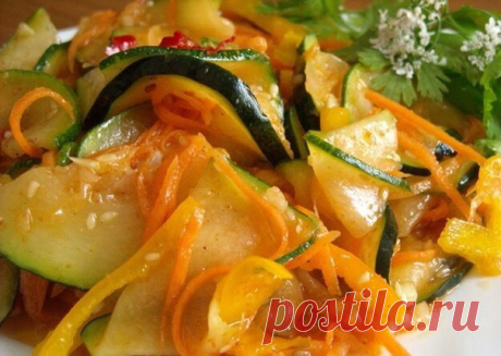 Рецепт очень вкусного и быстрого в приготовлении салата из кабачков! 
Нам нужны:
5кг кабачков - очистить от шкурки и семечек, порезать кубиками или тонкими полукольцами.
0,5кг моркови и 100 гр чеснока потереть на крупной терке
200 гр нарезанной петрушки
Показать полностью…