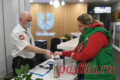 Оставшийся в России продуктовый гигант позволит призывать своих сотрудников. В производящей продукты питания и бытовую химию британо-нидерландской компании Unilever заявили, что будут вынуждены соблюдать российский закон о воинской службе. Это означает, что сотрудники оставшихся в России предприятий могут быть призваны в армию. Сейчас штат компании насчитывает около трех тысяч человек.