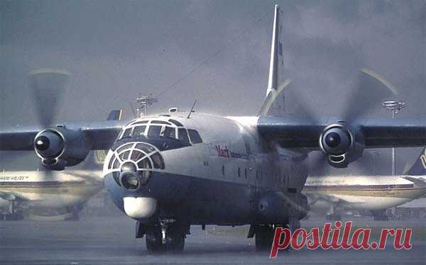 Ан-8 — советский военно-транспортный самолёт, разработанный в середине 1950-х в ОКБ им. О. К. Антонова. Предназначен для перевозки различных грузов, посадочного и парашютного десантирования ВДВ с придаваемой им техникой и вооружением, а также для перевозки раненых.