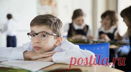 Держи спину ровно! Тем, кто сутулится, труднее переносить физическую боль. Неплохой аргумент в пользу хорошей осанки. Родителям, которые замучились повторять эту фразу своим детям за обеденным столом, канадские психологи подарили отличный аргумент. Оказывается, горбиться или наваливаться на стол не только некрасиво. Тому, кто сутулится, труднее переносить боль. Достаточно всего лишь принять доминантную позицию — выпрямить спину, приподнять подбородок, — чтобы не только чувствовать себя…