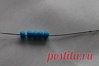 Маленькие звездочки из бисера.