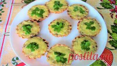 Исконно русская горячая закуска - Жульен с грибами! Жульен можно подать на праздничный стол в тарталетках или же в кокотницах. — Смотреть в Эфире Исконно русская горячая закуска - Жульен с грибами! Жульен можно подать на праздничный стол в тарталетках или же в кокотницах.

Ингредиенты:

Шампинь…