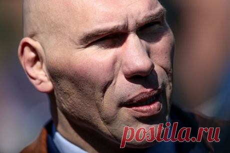 Валуев отреагировал на намерение МОК лишить IBA права проведения турниров. Депутат Госдумы, бывший чемпион мира по боксу в тяжелом весе Николай Валуев отреагировал на намерение Международного олимпийского комитета (МОК) лишить Международную ассоциацию бокса (IBA) права проведения турниров. «Токсичные решения предваряли отзыв признания IBA», — заявил депутат.