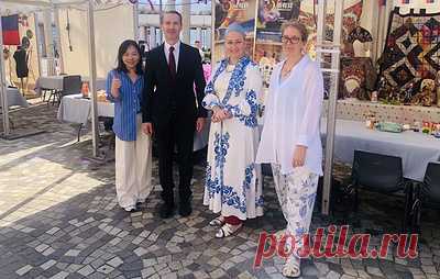 Россия представила на фестивале в Гонконге национальные костюмы, танцы и ремесла. На сцене фестиваля выступили российские танцоры Анастасия Шиляева и Алексей Дегтярев