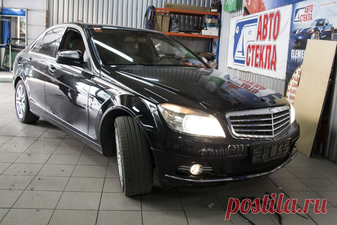 Mercedes C200 Kompressor w204 с установленным лобовым стеклом.