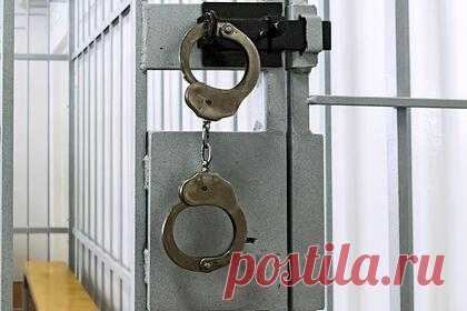 Белоруса посадили на два года за комментарий об убитом сотруднике КГБ. Белорусское правосудие приговорило мужчину из Могилева к двум годам лишения свободы за комментарий о погибшем в ходе перестрелки сотруднике КГБ Белоруссии. 45-летнего местного жителя осудили за размещение «оскорбительных комментариев» в Telegram в сентябре 2021 года. Информацию подтвердили в прокуратуре.