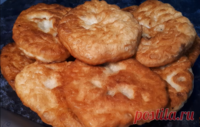 Вкус из детства – простой и быстрый рецепт домашних беляшей Пышные беляши – отличная идея для сытного перекуса! Не стоит злоупотреблять такой пищей, но ведь иногда так хочется порадовать себя чем-то сочным и ароматным. Для создания такой закуски потребуется минимальный набор ингредиентов и совсем немного свободного времени. Воздушное тесто и пряная начинка готовятся за считанные минуты.