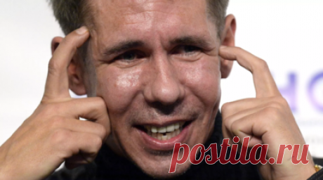 Актёр Алексей Панин опубликовал фотографию с паспортом США. Актёр Алексей Панин опубликовал в своих социальных сетях фотографию, на которой он стоит с паспортом США в руках на фоне флага Украины. Читать далее