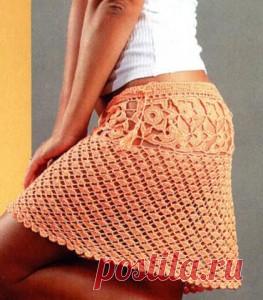 Летняя вязаная мини юбка крючком из пряжи персикового цвета, схемы вязания.