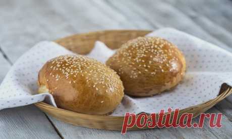 Булочки с кунжутом.
Простой рецепт ароматных воздушных булочек с семенами кунжута из дрожжевого теста.