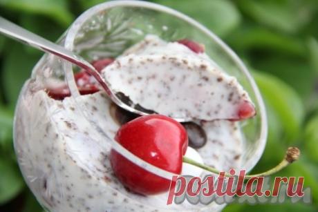 Десерт из кефира с желатином - рецепт с фото Хочу поделиться простым, но очень вкусным рецептом десерта из кефира с желатином. И сам по себе кефирный десерт получается вкусным, воздушным, в меру сладким. При желании можно дополнить его сезонными ягодами или фруктами (я готовила с черешней). Попробуйте приготовить такой десерт и я уверена, ...