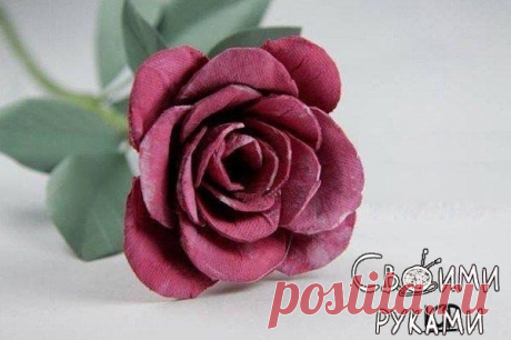 Розы из яичных лотков
