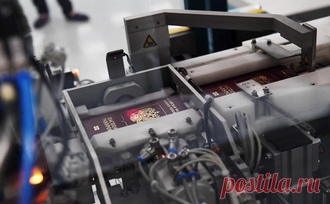 МИД приостановил выдачу загранпаспортов нового поколения в посольствах. Речь идет о паспортах с десятилетним сроком действия и микрочипом с биометрическими данными владельца. Документы старого образца (на пять лет) россиянам за рубежом продолжат выдавать