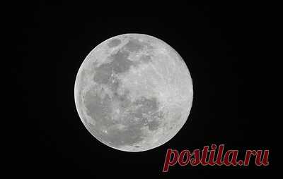 Спецкор ТАСС на МКС Зубрицкий поделился фото "бобровой луны" со станции. В 01:30 мск 6 ноября Луна окажется в самой близкой к Земле точке своей орбиты