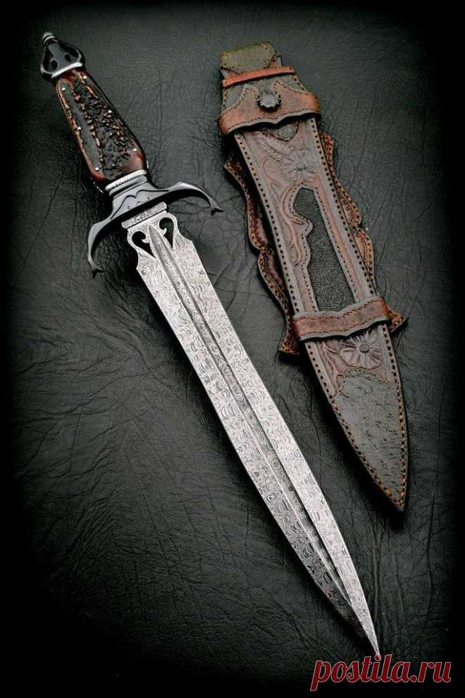 Кинжал. Дамасская сталь.