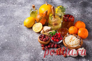 Полезный Доктор | Здоровье 4 компонента для иммунитета, которые стоит включить в ваш рацион.

🪙 Цинк.
Влияет одновременно на все звенья иммунитета человека. Он повышает выработку интерферонов, препятствует распространению вируса в клетке, защищает от разрушения лимфоциты.

🍣 Витамин D.
Усиливает врожденный иммунитет, активизирует антимикробные пептиды, которые устраняют патогенные организмы такие как микробы, бактерии и вирусы. Витамин D укрепляет клеточный иммунитет, по...