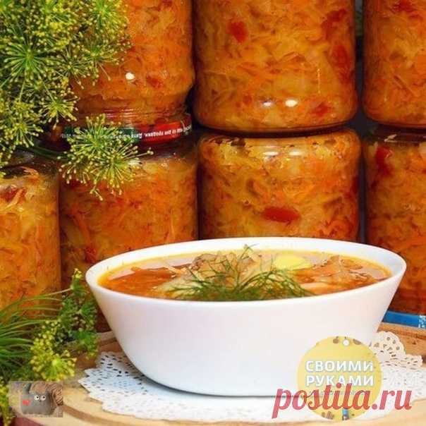 БАНОЧНЫЕ ЩИ - моя любимая шикарная закаточка, которая зимой радует всю нашу семью. Ну вот сами подумайте глядя на рецепт, какая вкуснятина получается натуральная. Срочно приступайте к заготовке!

капуста белокочанная 1,5 кг
лук репчатый 600 г
помидор 600 г
перец болгарский 600 г
морковь 600 г
соль 2 ст.л.
сахар 4 ст.л.
чёрный перец горошком 10 шт
лавровый лист 2 шт
растительное масло без запаха 100 мл
уксус 9% 100 мл

Приготовление:

Капусту нашинкуем соломкой. Морковь нат...
