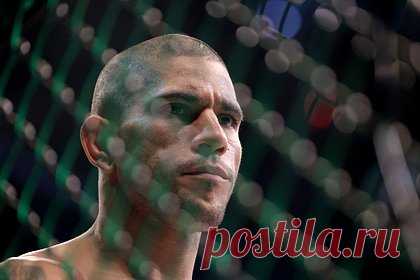 Объявлены участники главного боя юбилейного турнира UFC. Глава Абсолютного бойцовского чемпионата (UFC) Дэйна Уайт объявил участников главного поединка UFC 300. В главном бою юбилейного ивента подерутся бразилец Алекс Перейра и американец Джамал Хилл. Промоушен пытается привлечь к участию в UFC 300 действующих и бывших звездных бойцов.