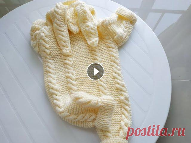 ДЕТСКИЙ КОМБИНЕЗОН ДЛЯ МАЛЫША с заячьими ушками. Часть 1. A charming jumpsuit for the baby. Как связать комбинезон для новорожденного ребенка от 0 до 4 месяцев смотрите в этом МК. Комбинезон связан из теплой, толстой пряжи с использованием уз...
