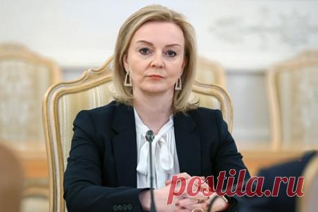 Объяснена оговорка Трасс об отсутствии суверенитета РФ над Ростовом и Воронежем. Отказ главы МИД Британии Лиз Трасс признать суверенитет России над Ростовом и Воронежем говорит о ее непрофессионализме на занимаемой должности, считает руководитель Центра британских исследований Института Европы РАН Елена Ананьева. По ее словам, подобные неграмотные заявления звучат из уст Трасс не в первый раз.