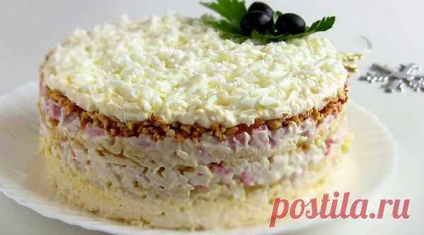 Рецепты праздничных салатов: Курочка-Снегурочка и Снежная Королева! Узнайте как приготовить праздничный салат Снежная Королева. Рецепт очень простой, а результат обязательно вас порадует! Попробуйте приготовить!