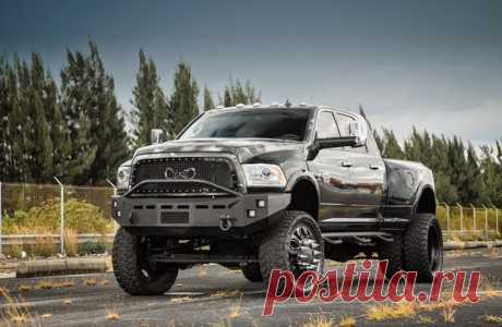 Мощь! Dodge Ram Longhorn 3500!