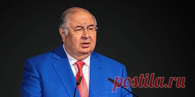 Президент, филантроп и новатор. Как изменилось фехтование в эпоху Усманова. Известный российский бизнесмен Алишер Усманов в третий раз переизбран президентом Международной федерации фехтования (FIE). Полномочия Усманова, возглавляющего организацию с 2008 года и ранее переизбравшегося на этот пост в 2012 и 2016 годах, были продлены на конгрессе организации в Лозанне путем всеобщего одобрения. Международное фехтование вновь сделало однозначный выбор в его пользу.