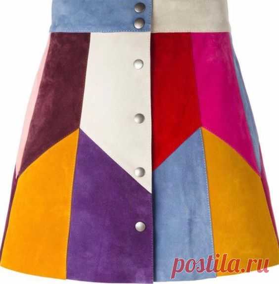 This A-line Marc Jacobs miniskirt is made from colorblock suede panels, creating a cheerful, retro-infused aesthetic. Oxidized snaps fasten the front. Laser-cut hem. Silk lining. Fabric: Suede. Shell…