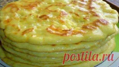 Вкуснейшее хачапури с сыром на сковороде: тбилисский рецепт для ленивых хозяек Рецепт хачапури с сыром – это нечто! А если сделать хачапури на сковороде, получится просто сказка.