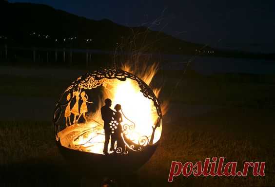 Дизайнерские огненные шары в саду ~ Planetalsad