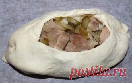 ЛОДОЧКИ ИЗ СЛОЁНОГО ТЕСТА С КАРТОФЕЛЕМ, МЯСОМ И ОГУРЧИКАМИ