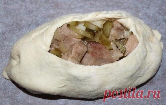 ЛОДОЧКИ ИЗ СЛОЁНОГО ТЕСТА С КАРТОФЕЛЕМ, МЯСОМ И ОГУРЧИКАМИ