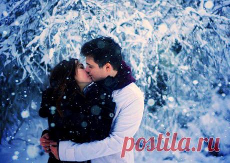 Так повелось, что под Новый год люди расстаются с прошлым. А если вам хочется повернуть время вспять? Например — вернуть свою любовь? Ещё пару лет назад я нашла один ритуал, как раз и позволяющий в новогоднюю ночь обеспечить возобновление семейной связи (или просто вернуть в отношения парня).