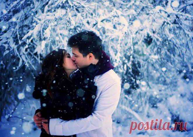 Так повелось, что под Новый год люди расстаются с прошлым. А если вам хочется повернуть время вспять? Например — вернуть свою любовь? Ещё пару лет назад я нашла один ритуал, как раз и позволяющий в новогоднюю ночь обеспечить возобновление семейной связи (или просто вернуть в отношения парня).