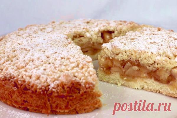 Яблочный торт вместо скучной шарлотки: начинку сначала обжариваем, а затем ставим в духовку