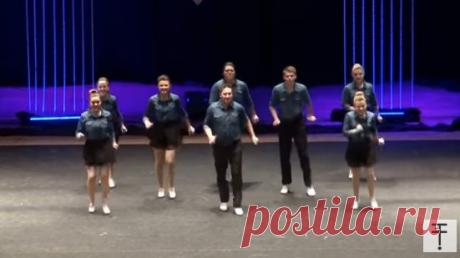 8 танцоров стали в ряд. Когда они развернулись, зрители потеряли дар речи!
Эти танцоры покорили Интернет. А все благодаря своей пластичности, артистизму и харизме. Их танец настолько зажигательный, что просто невозможно оторвать взгляд.
Насладитесь творчеством этих ребят.
h…